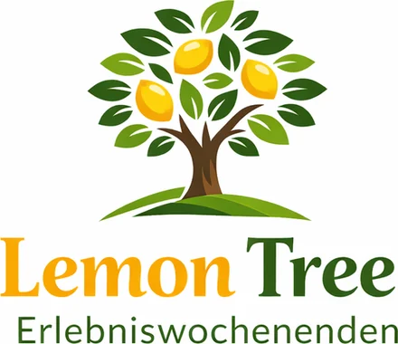 Logo der LemonTree Erlebniswochenenden: ein Zitronenbaum auf einem grünen Hügel